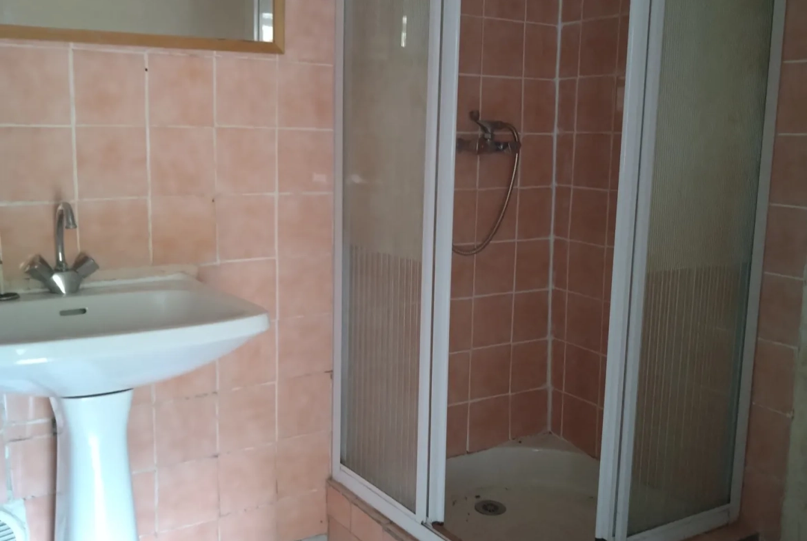 Maison de bourg à rénover de 67 m² à Javron-les-Chapelles 