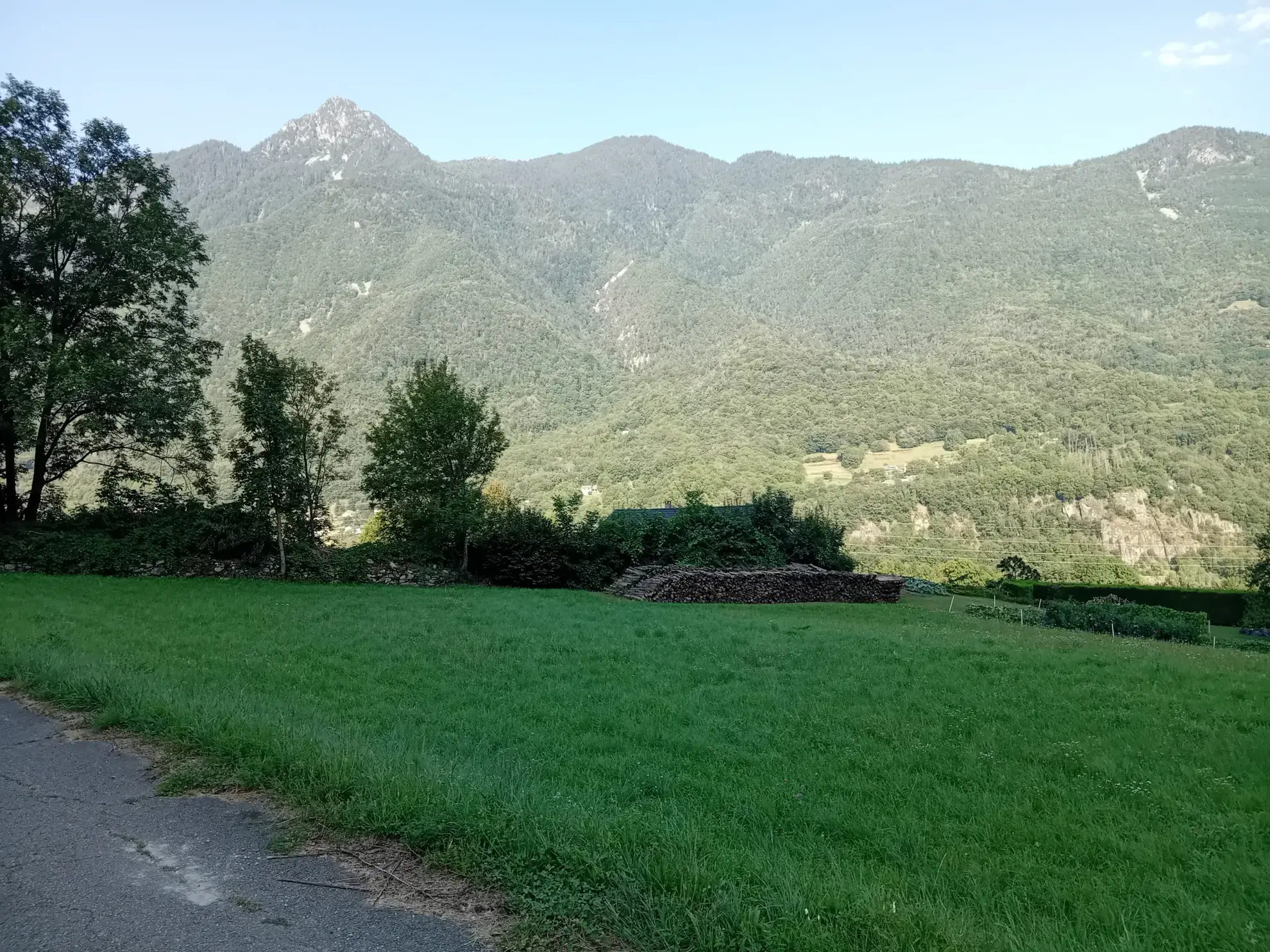 Terrain à bâtir de 700 m² à La Chapelle, vue dégagée et ensoleillée 