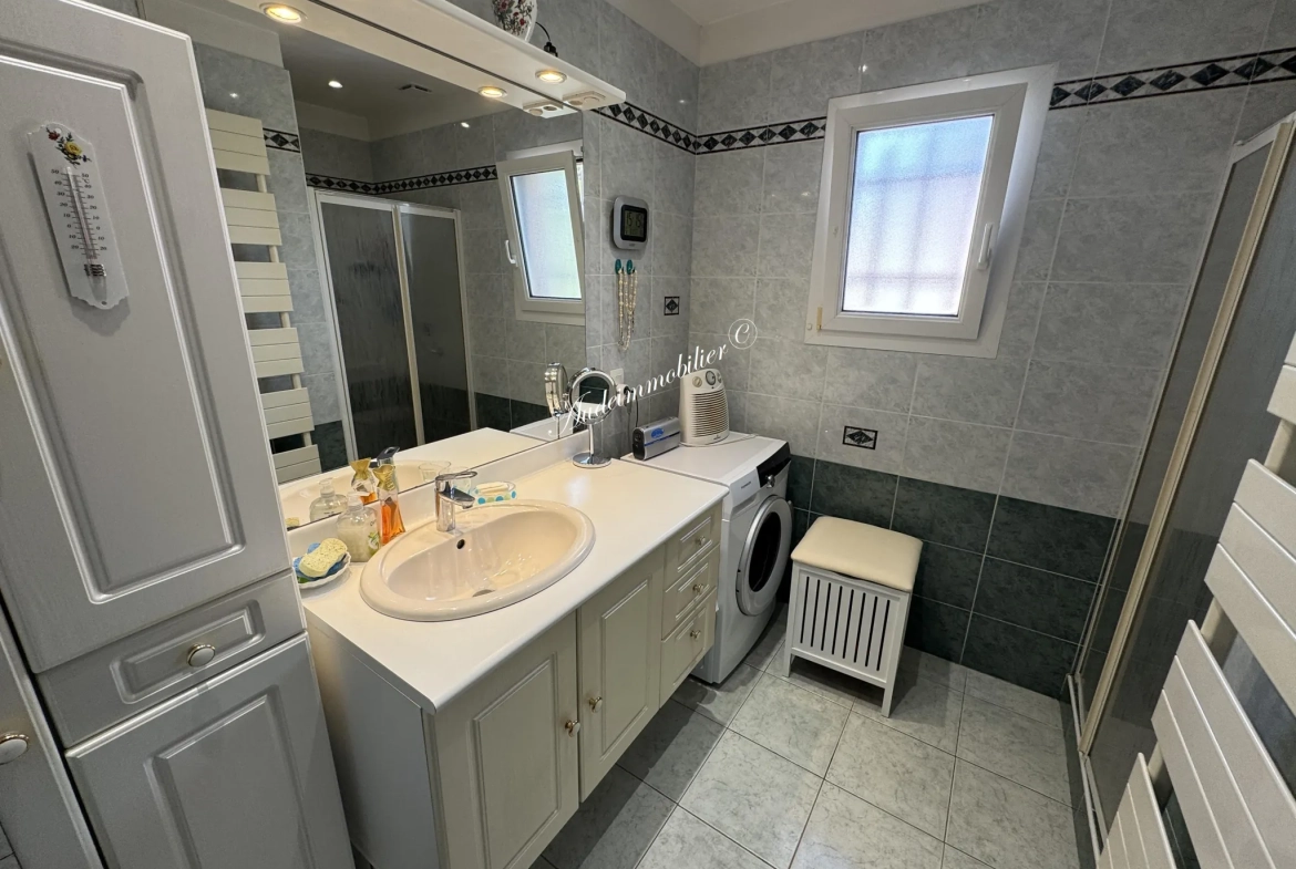 Maison de plain-pied avec garage à Quillan, 3 chambres, terrain de 526 m² 