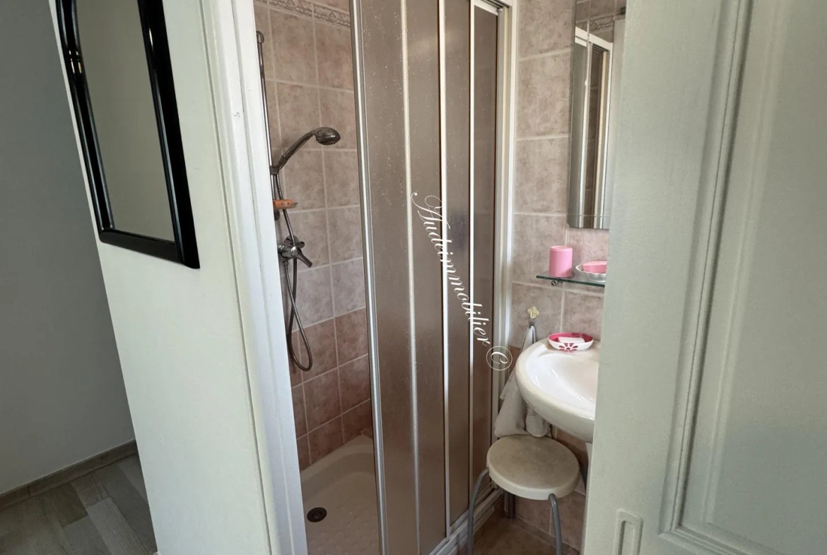 Maison de plain-pied avec garage à Quillan, 3 chambres, terrain de 526 m² 