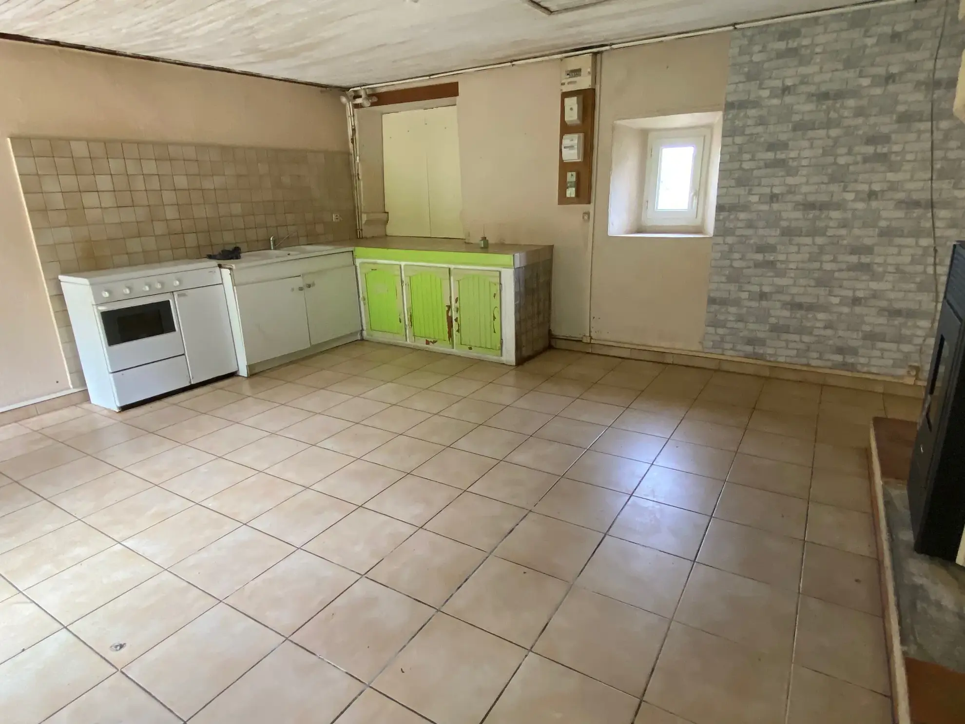 Maison en pierre à vendre à Blanquefort-sur-Briolance avec grand terrain 