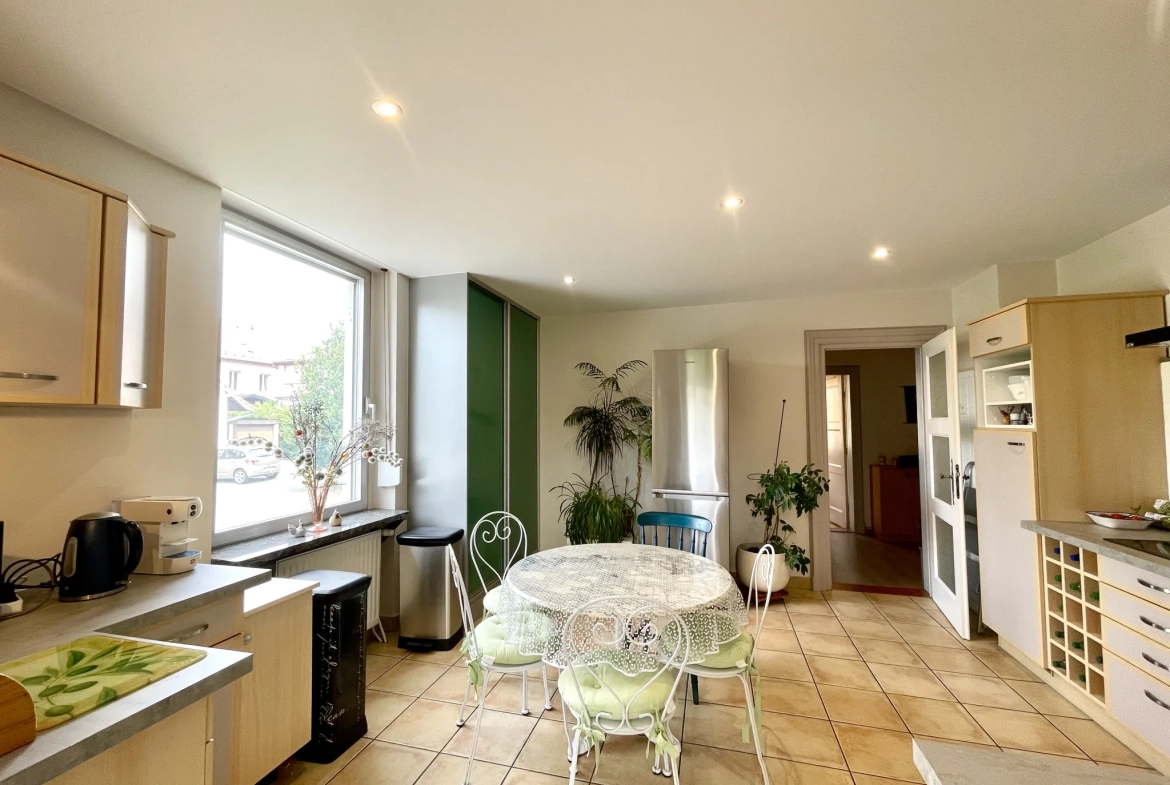 Appartement F5 avec jardin privatif à Kingersheim - Grande superficie et charme authentique 