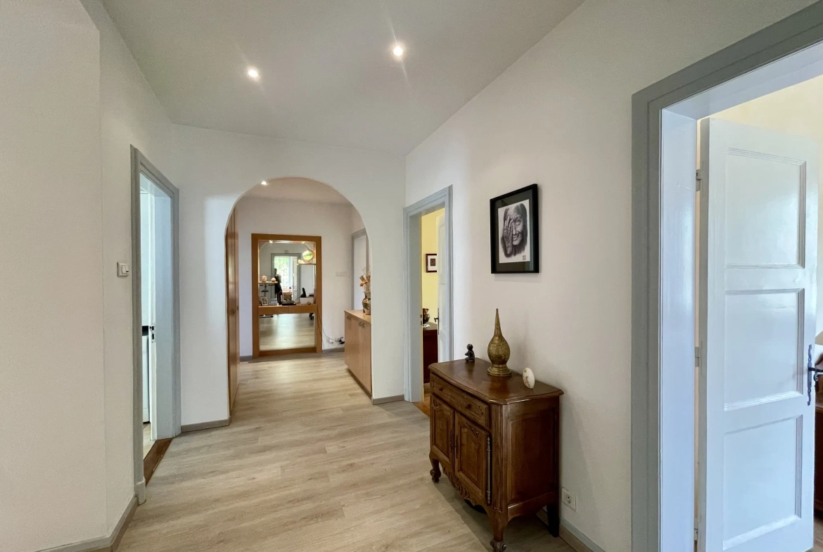 Appartement F5 avec jardin privatif à Kingersheim - Grande superficie et charme authentique 