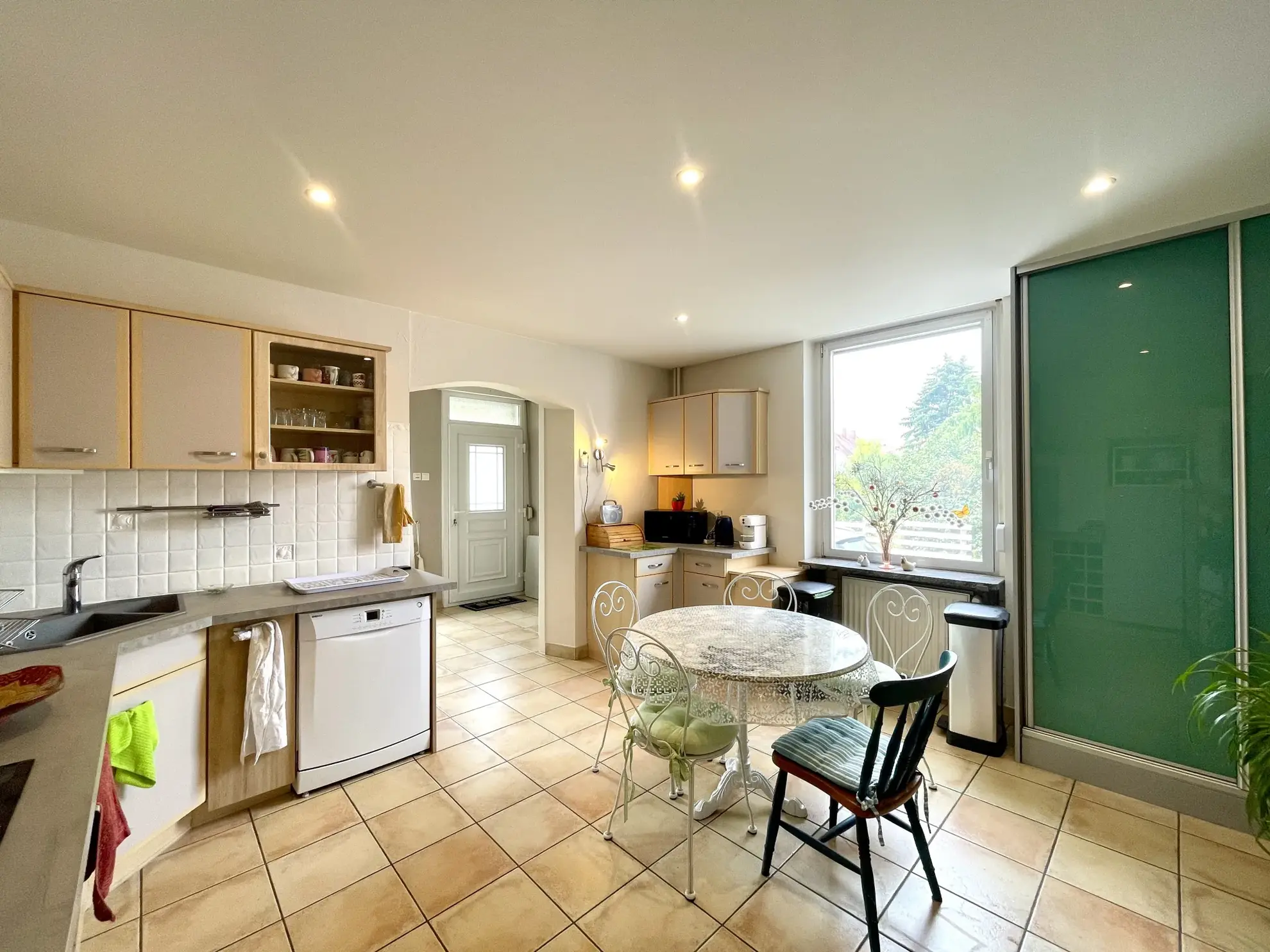 Appartement F5 avec jardin privatif à Kingersheim - Grande superficie et charme authentique 