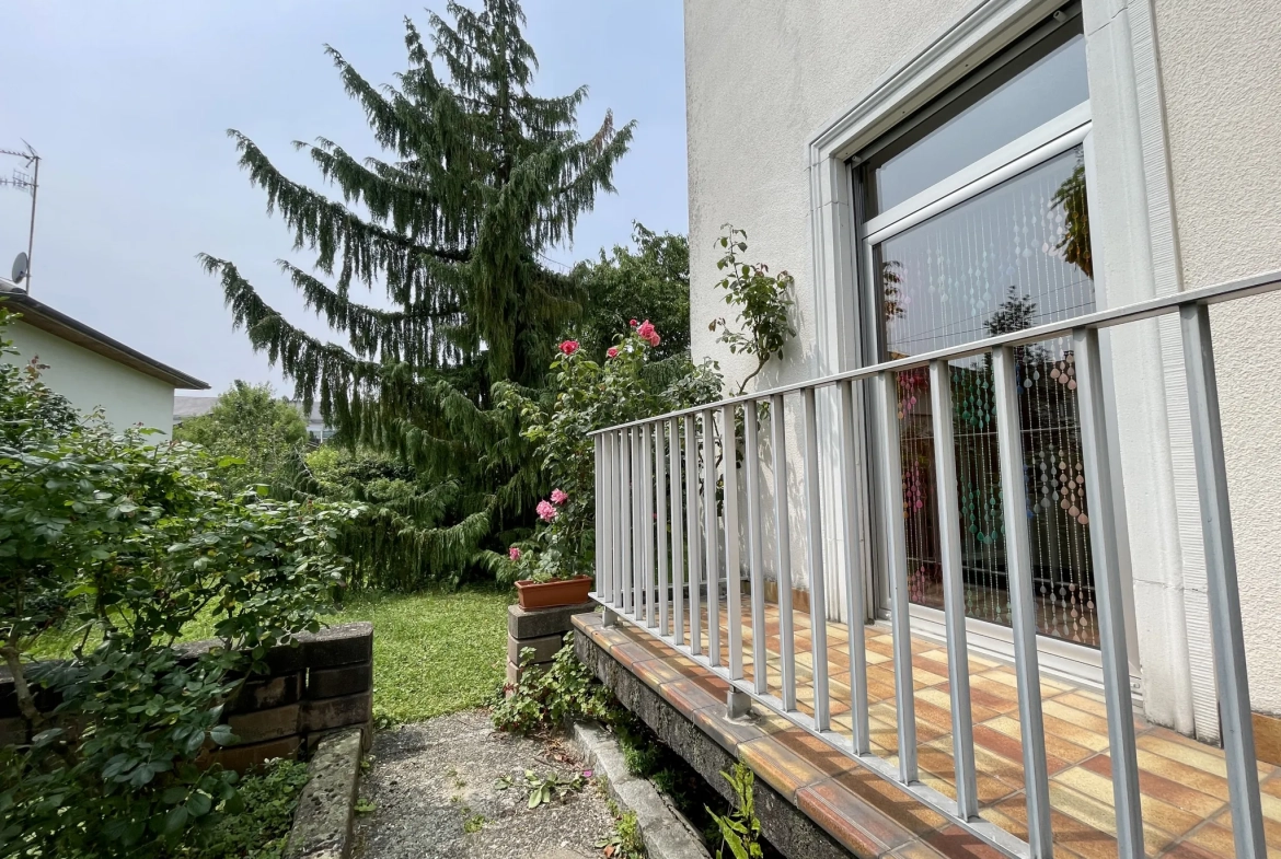 Appartement F5 avec jardin privatif à Kingersheim - Grande superficie et charme authentique 