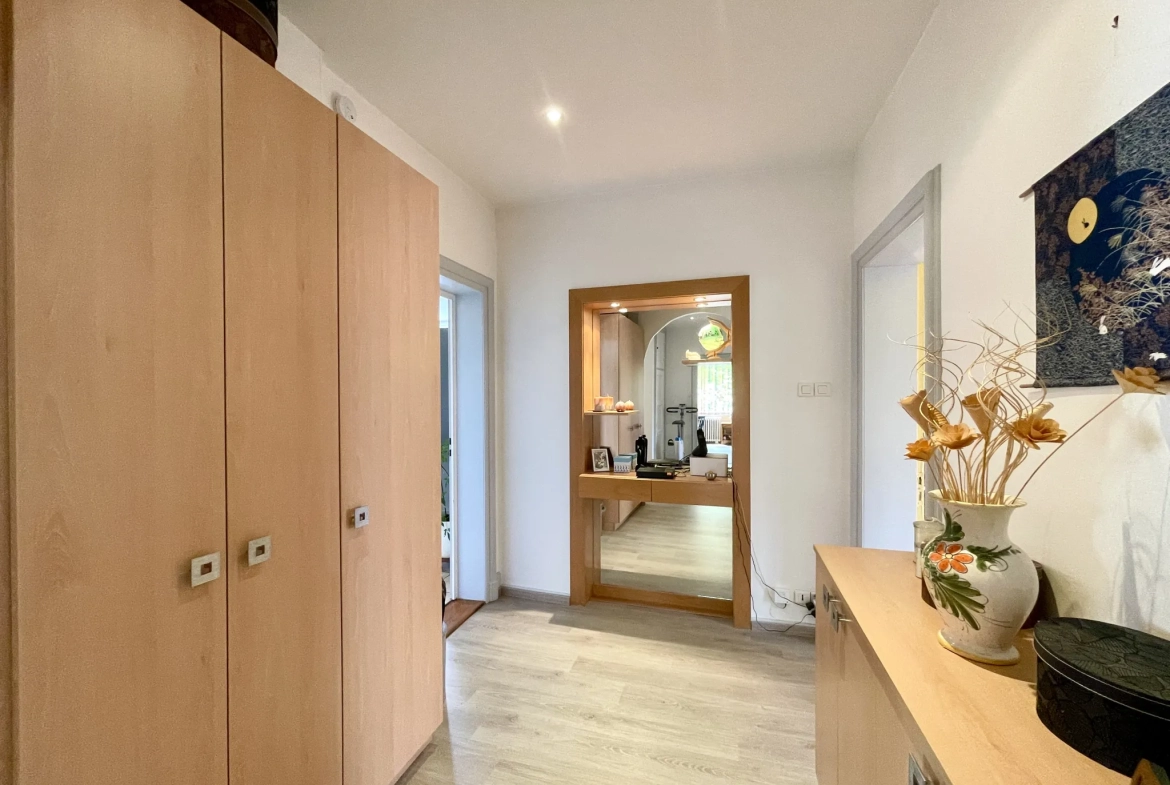 Appartement F5 avec jardin privatif à Kingersheim - Grande superficie et charme authentique 