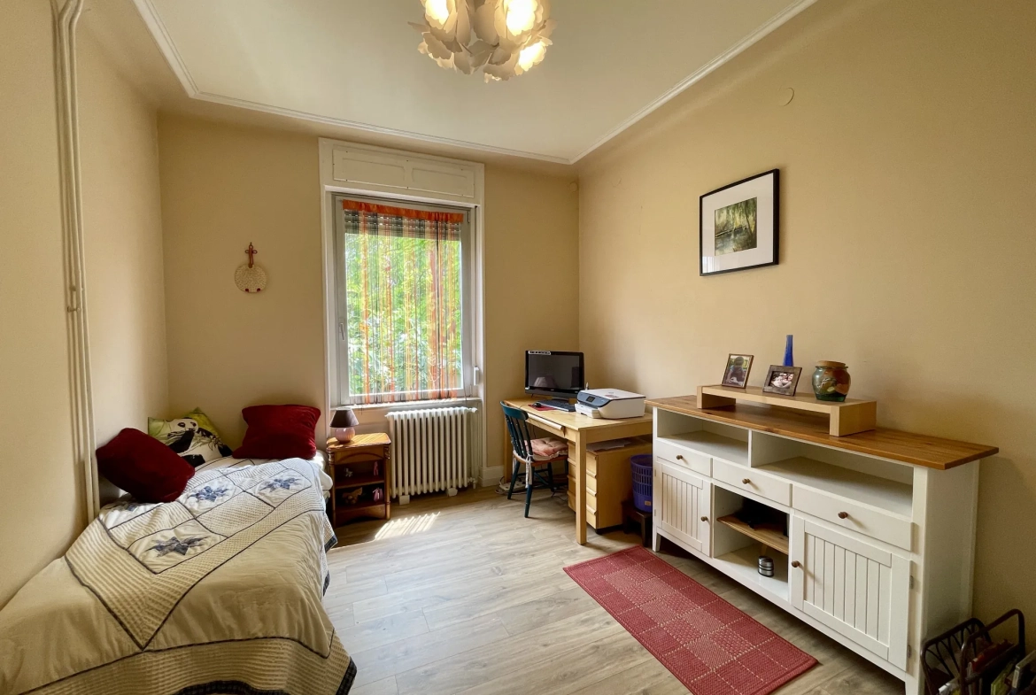 Appartement F5 avec jardin privatif à Kingersheim - Grande superficie et charme authentique 