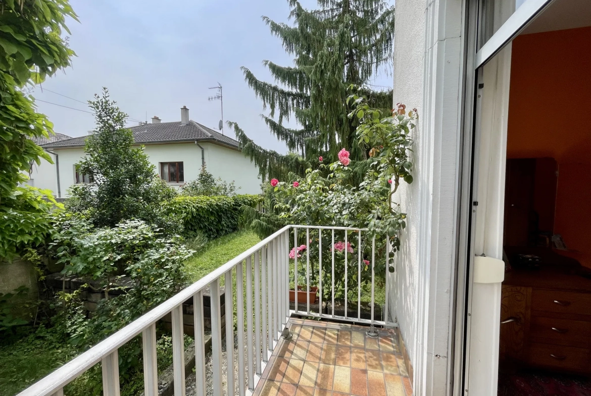 Appartement F5 avec jardin privatif à Kingersheim - Grande superficie et charme authentique 