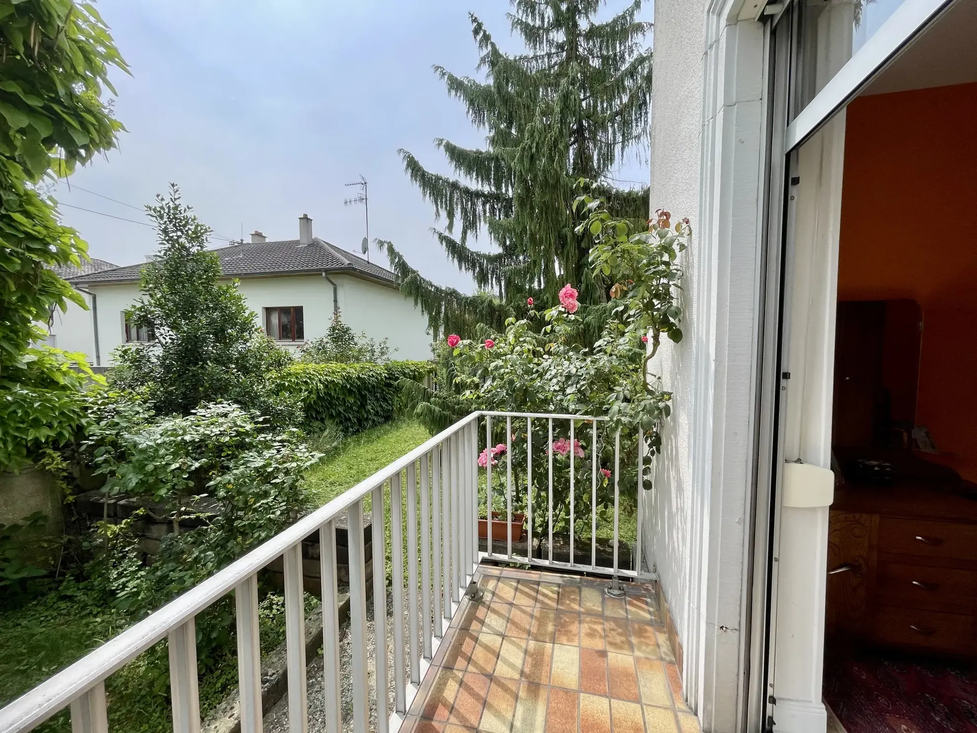 Appartement F5 avec jardin privatif à Kingersheim - Grande superficie et charme authentique 