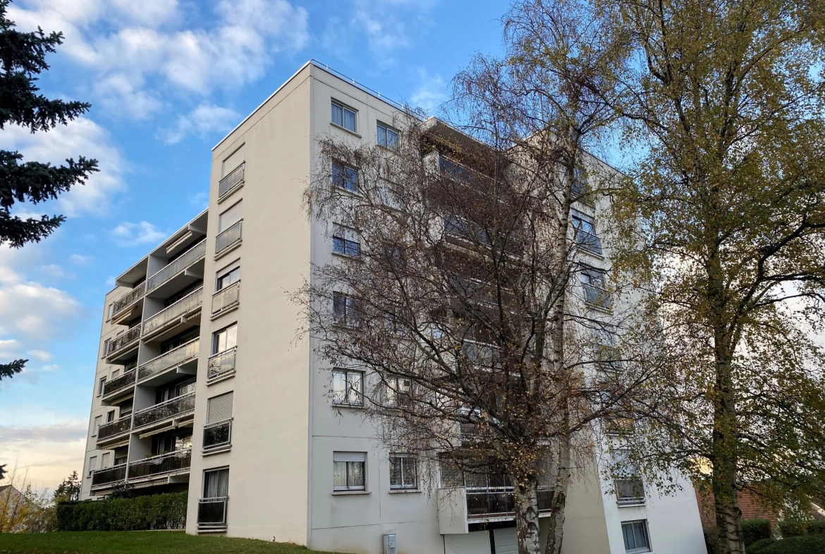 Appartement 3 pièces à Viry-Châtillon de 69 m² avec balcon et stationnement 