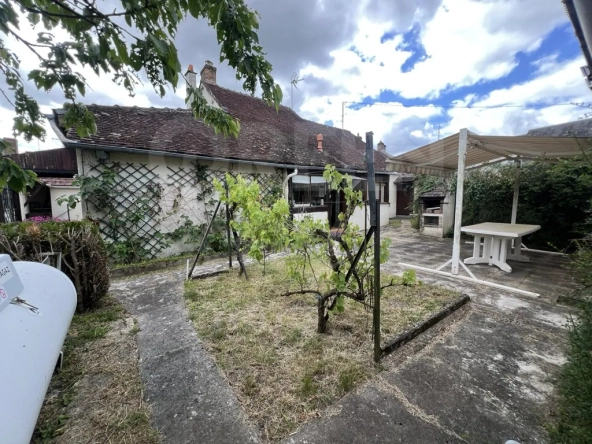 Maison ancienne à vendre à Varennes-Changy – 80 m², jardin et potentiel d'extension