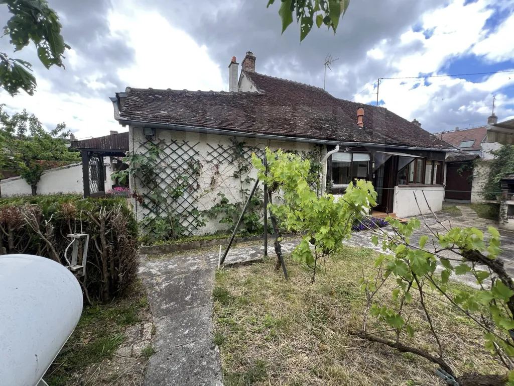 Maison ancienne à vendre à Varennes-Changy – 80 m², jardin et potentiel d'extension 