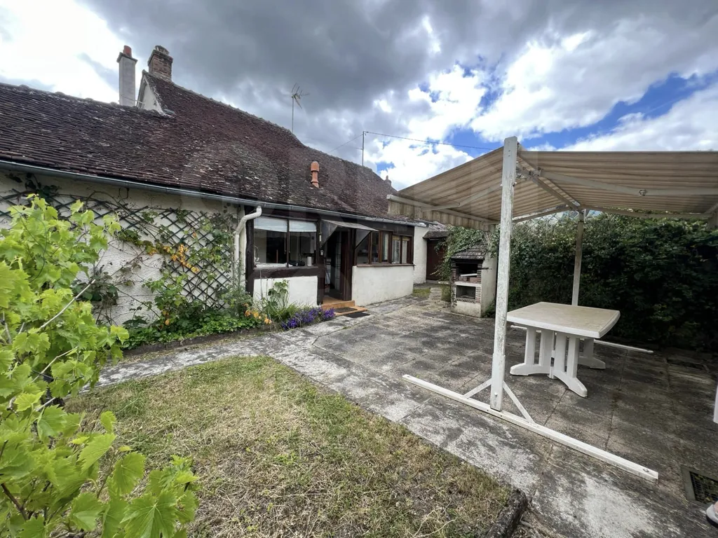 Maison ancienne à vendre à Varennes-Changy – 80 m², jardin et potentiel d'extension 