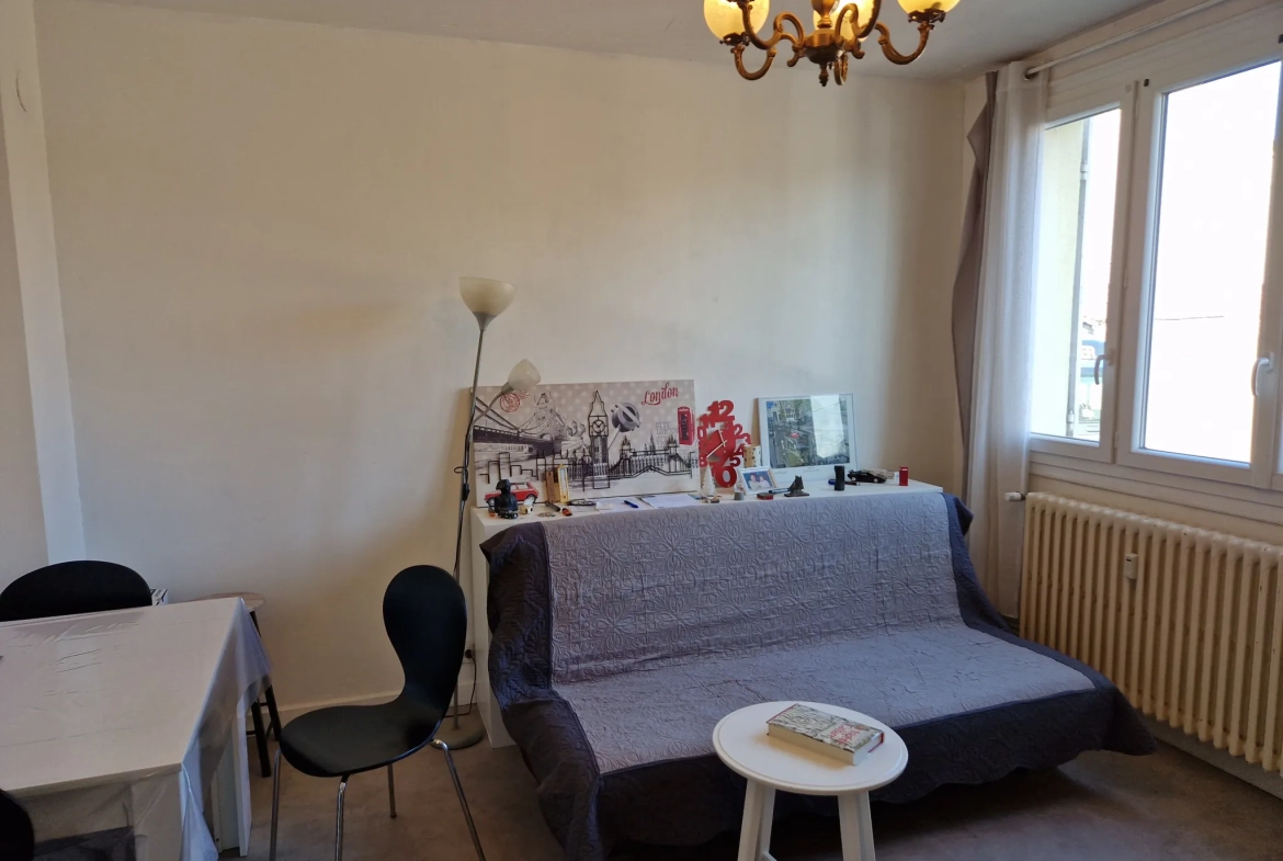 Appartement traversant à Autun avec 2 chambres, cave et chauffage collectif 