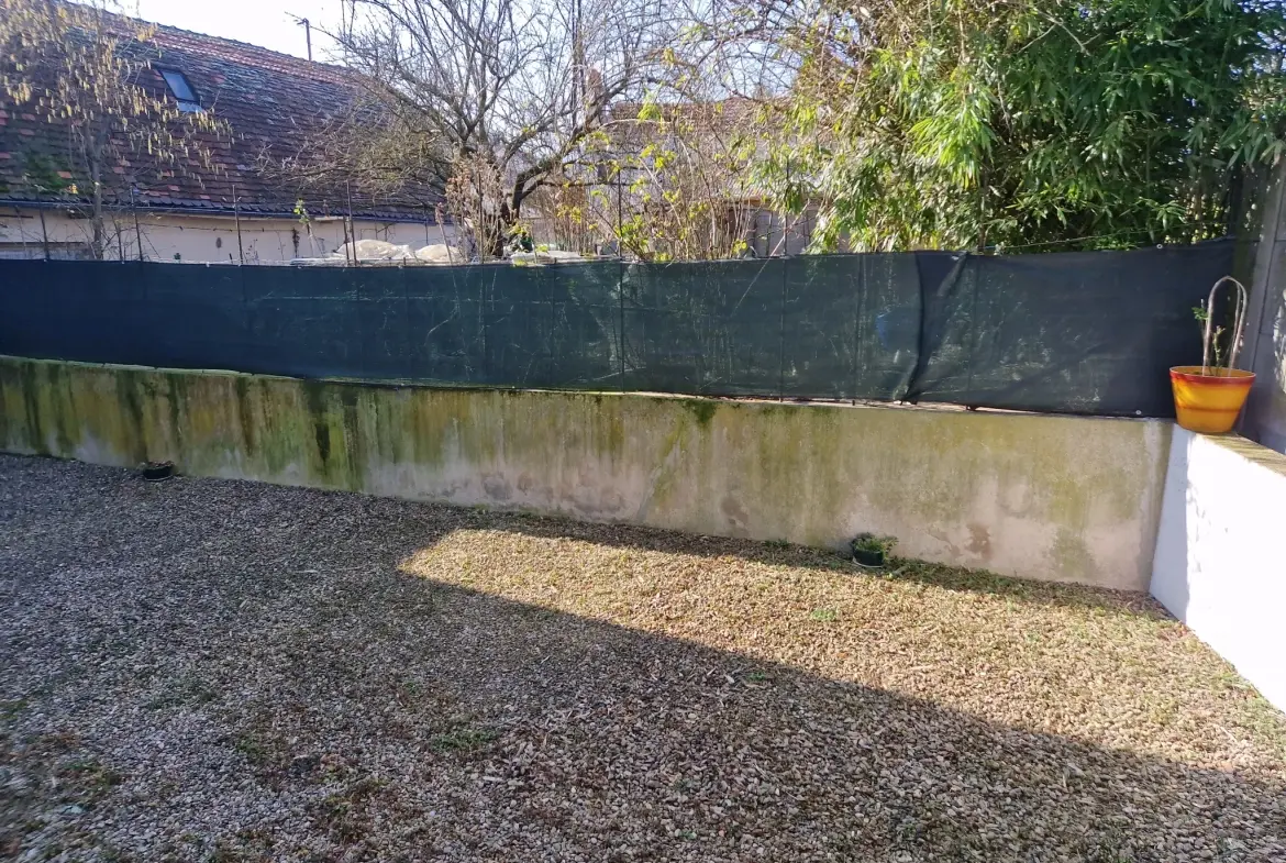 Appartement traversant à Autun avec 2 chambres, cave et chauffage collectif 