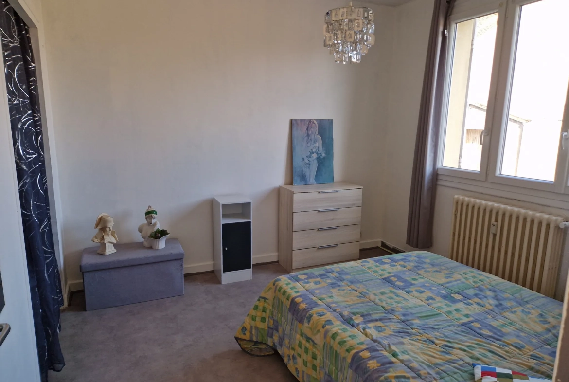 Appartement traversant à Autun avec 2 chambres, cave et chauffage collectif 