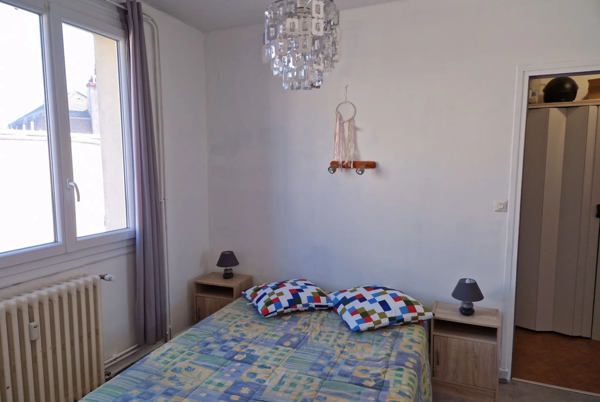 Appartement traversant à Autun avec 2 chambres, cave et chauffage collectif 