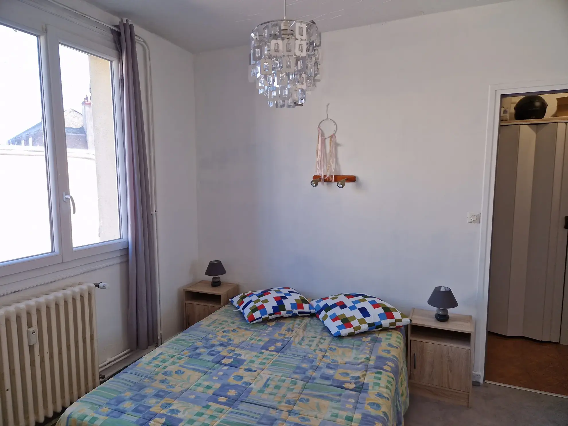 Appartement traversant à Autun avec 2 chambres, cave et chauffage collectif 