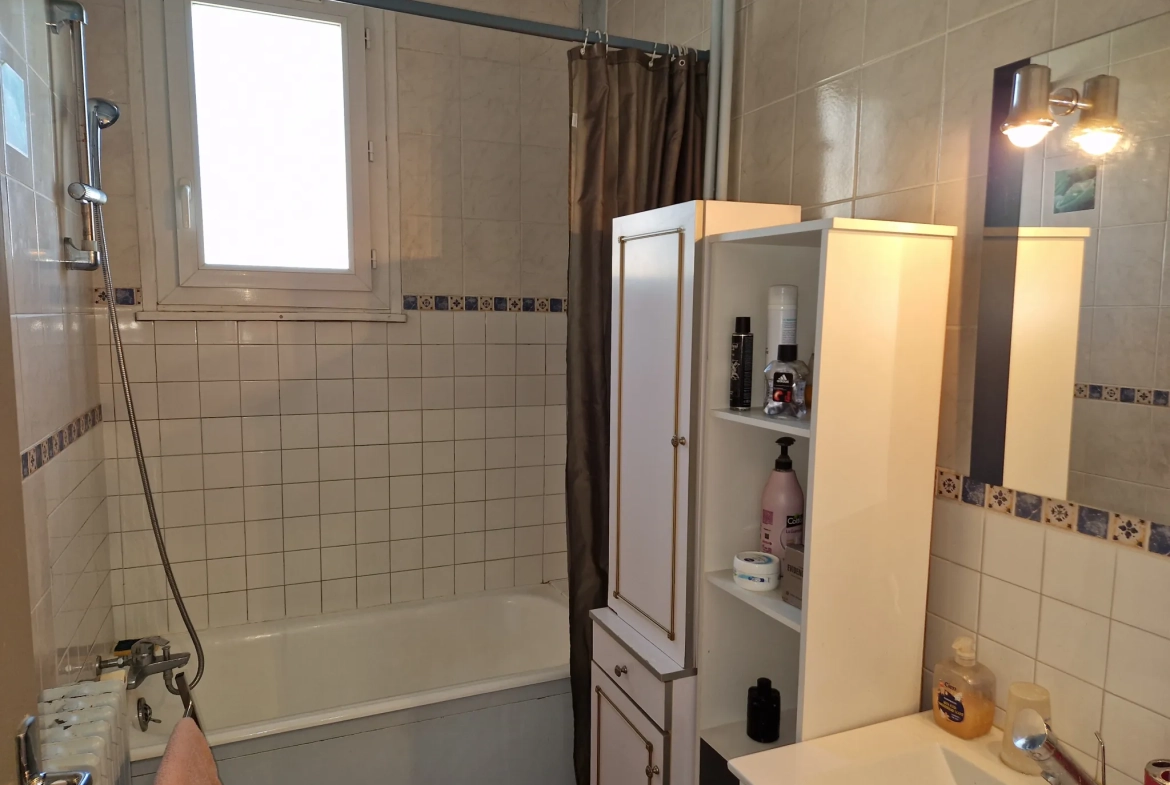 Appartement traversant à Autun avec 2 chambres, cave et chauffage collectif 