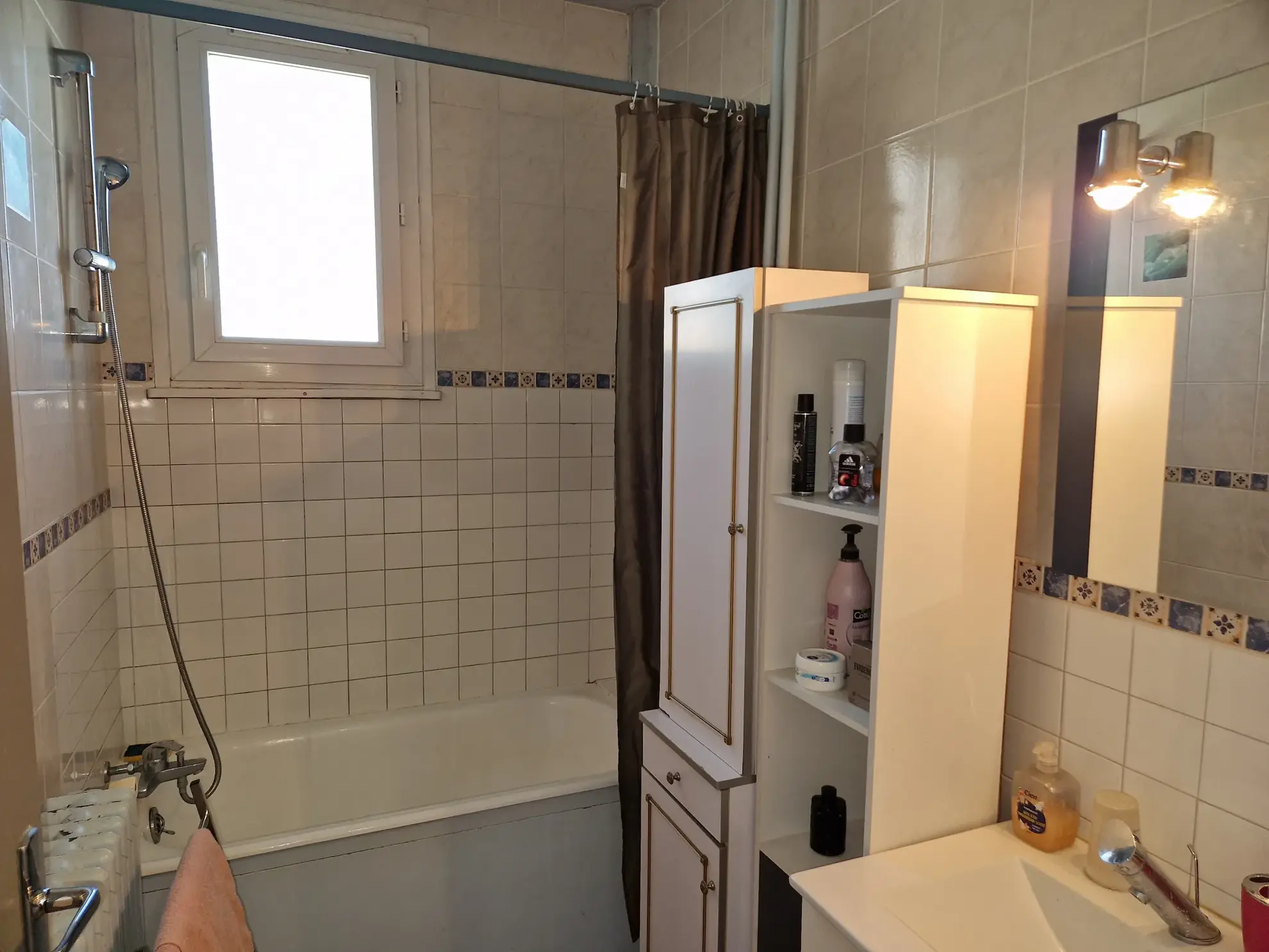 Appartement traversant à Autun avec 2 chambres, cave et chauffage collectif 