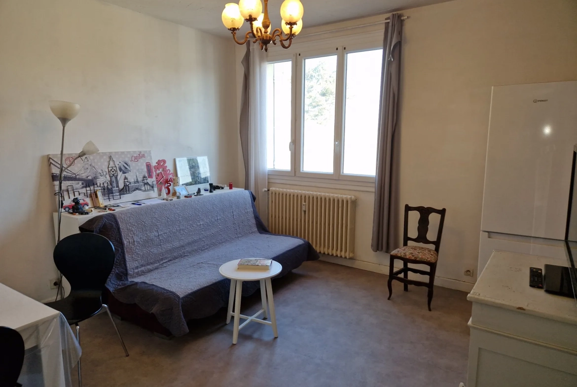 Appartement traversant à Autun avec 2 chambres, cave et chauffage collectif 