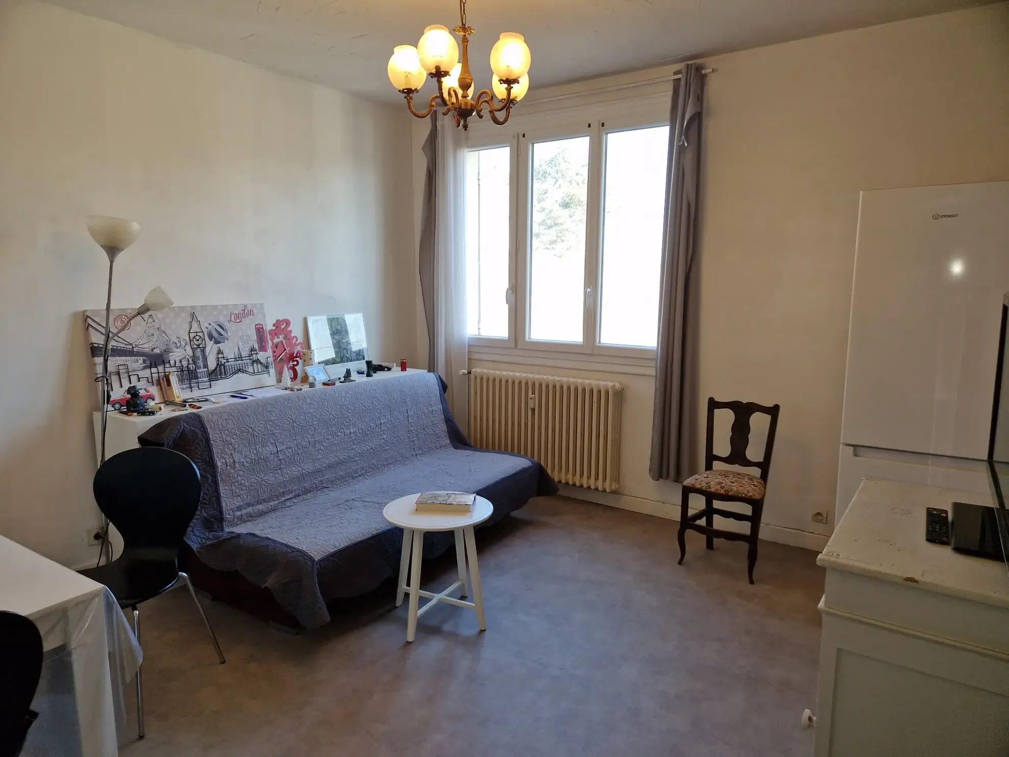 Appartement traversant à Autun avec 2 chambres, cave et chauffage collectif 