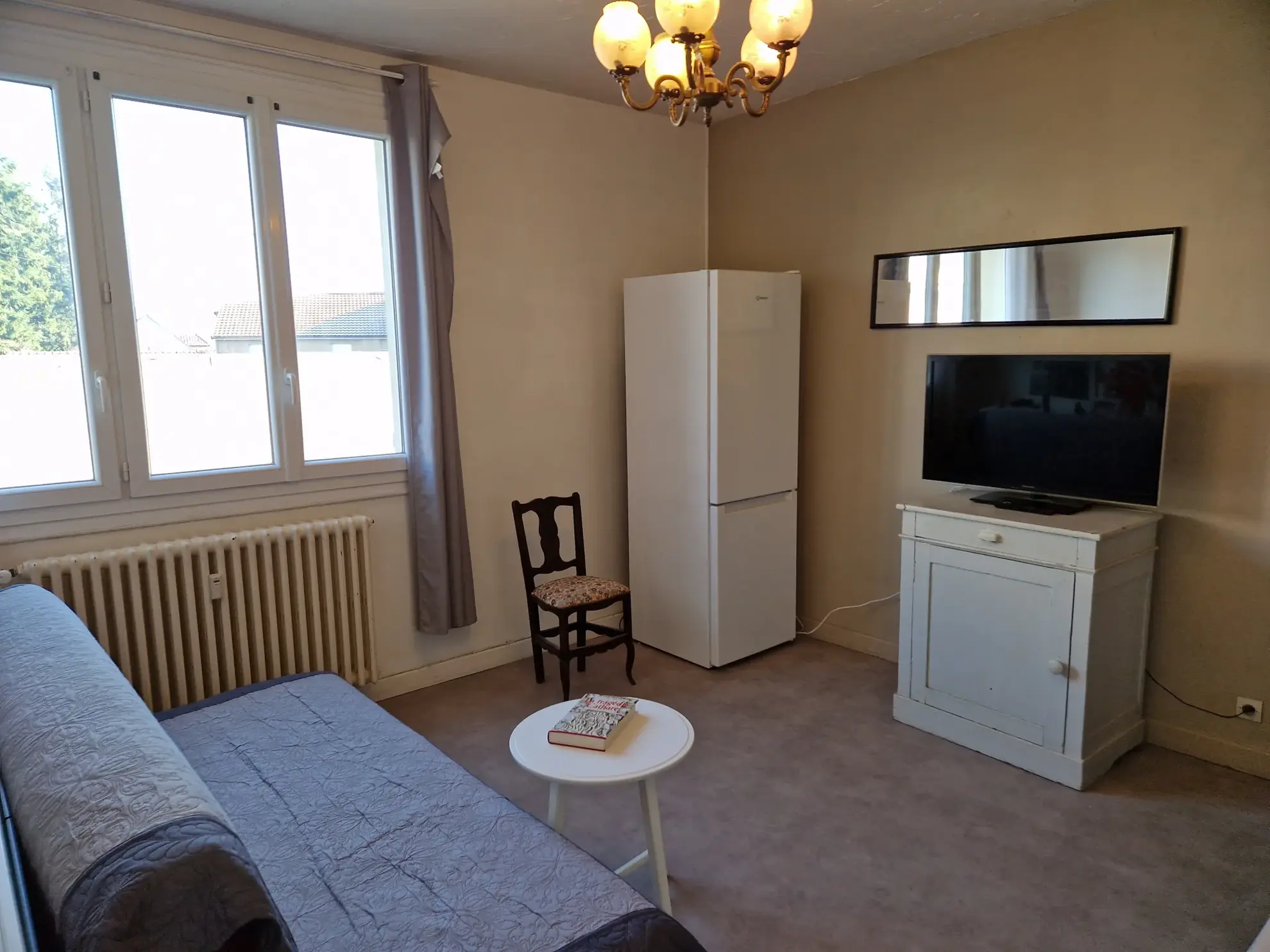 Appartement traversant à Autun avec 2 chambres, cave et chauffage collectif 