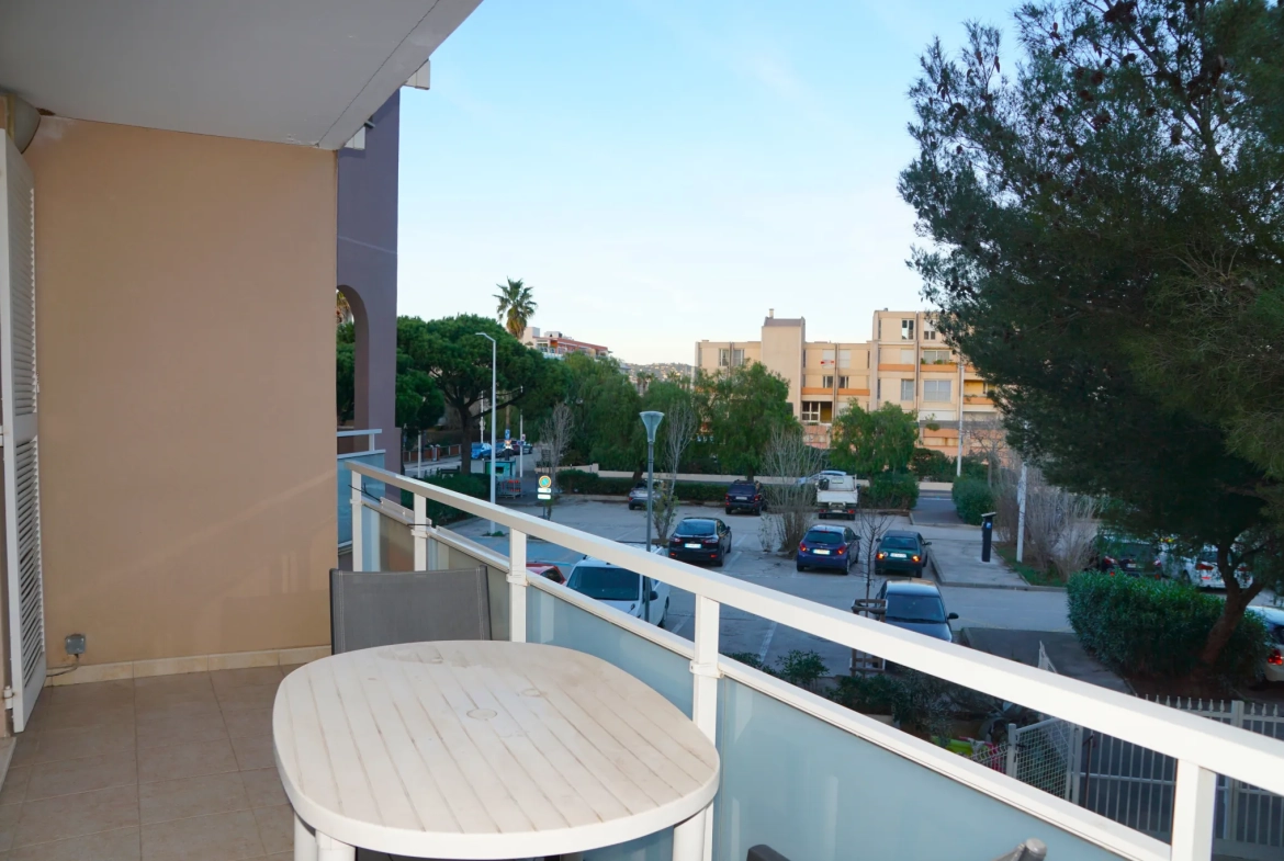 Appartement 2 pièces de 48 m² avec terrasse et cave à Cavalaire-sur-Mer 