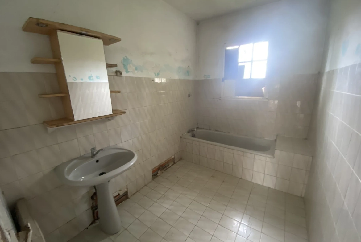 Maison à rénover de plain-pied sur 4743 m² à proximité de La Réole 