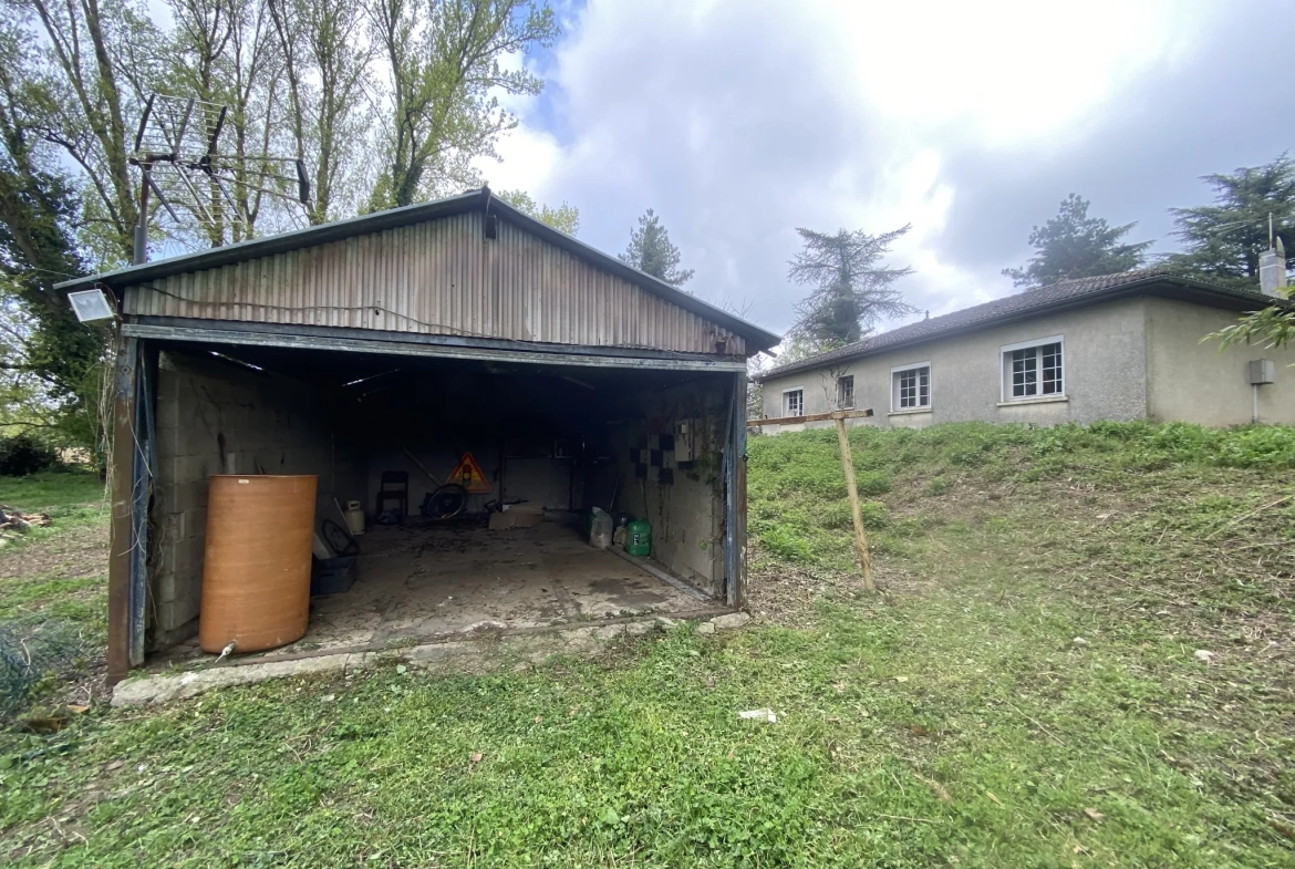 Maison à rénover de plain-pied sur 4743 m² à proximité de La Réole 