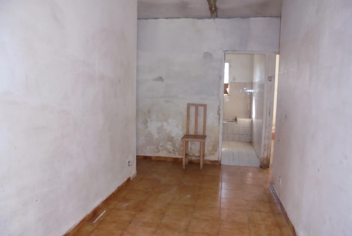 Maison à rénover de plain-pied sur 4743 m² à proximité de La Réole 