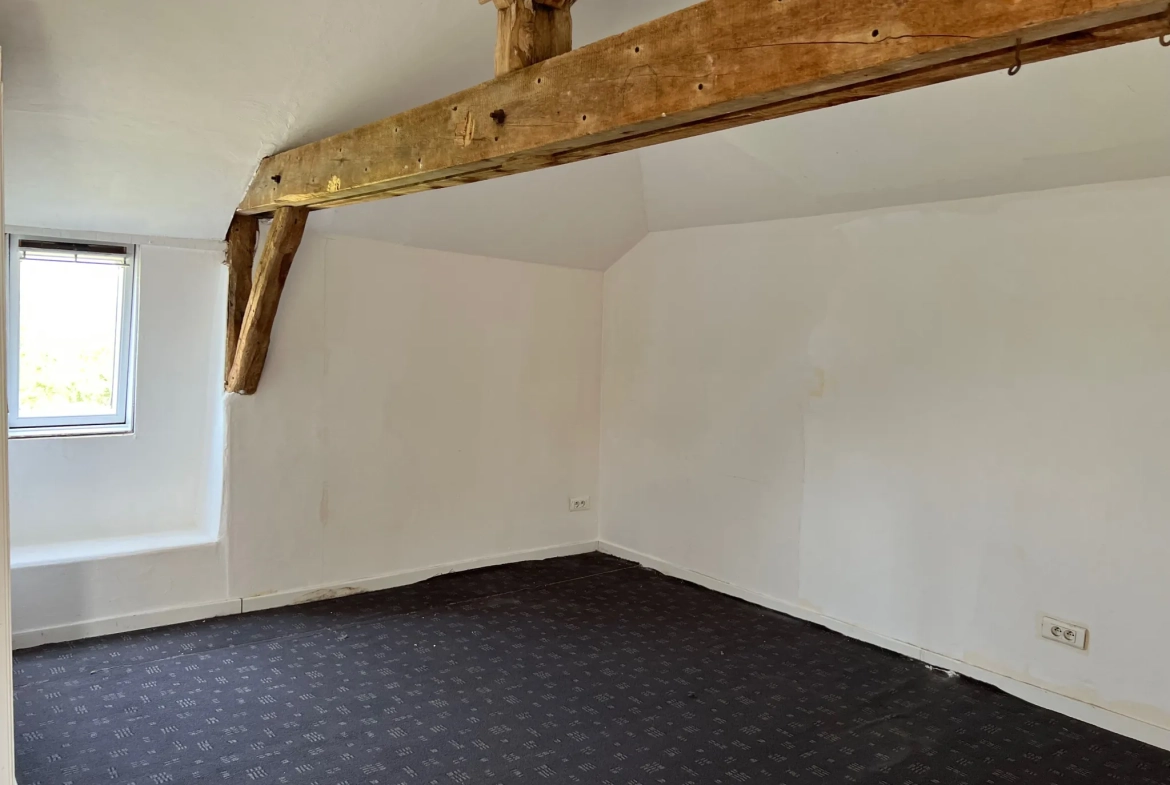 Maison en pierres à vendre à Sainte Hermine avec jardin et garage 