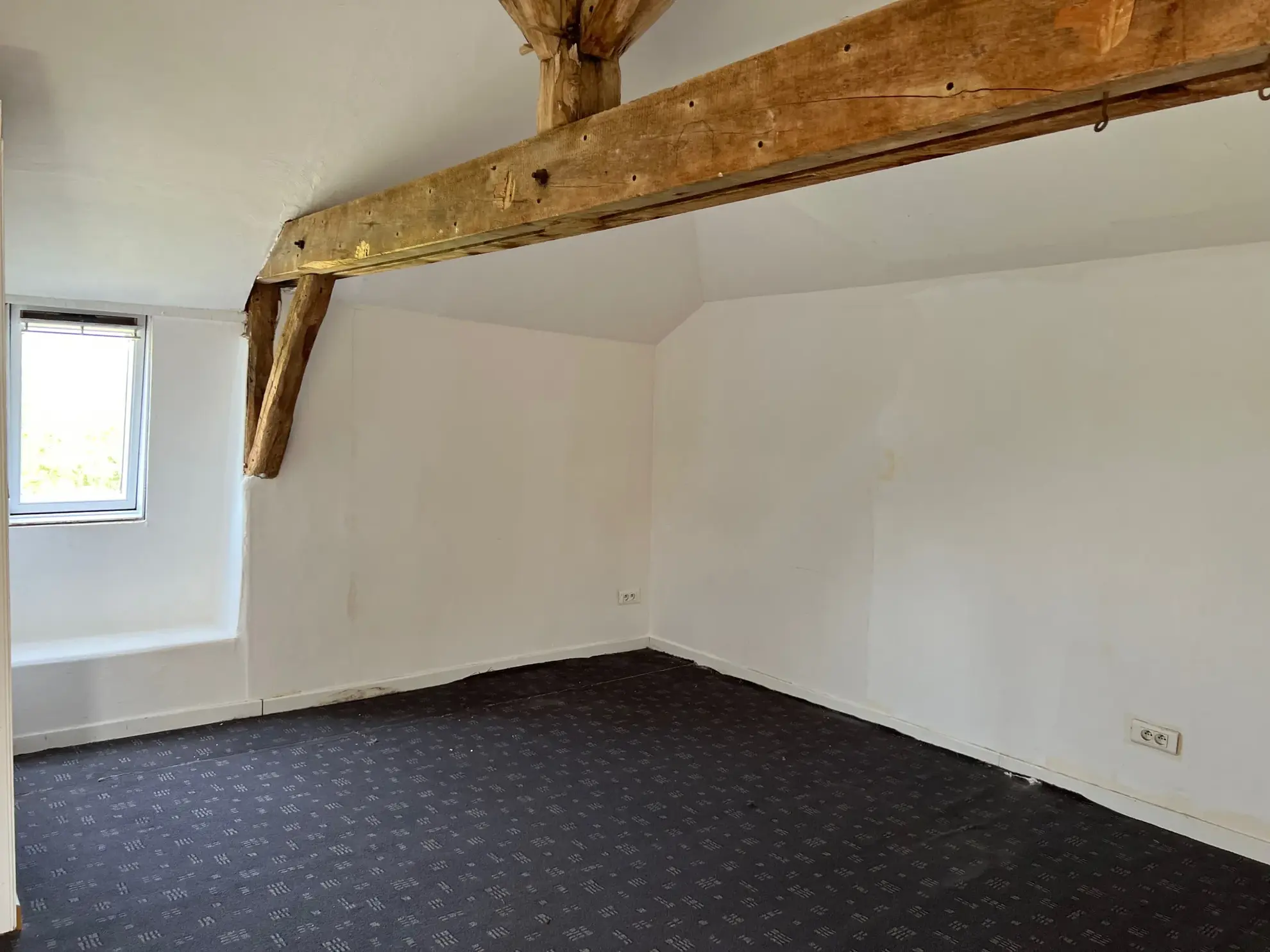 Maison en pierres à vendre à Sainte Hermine avec jardin et garage 