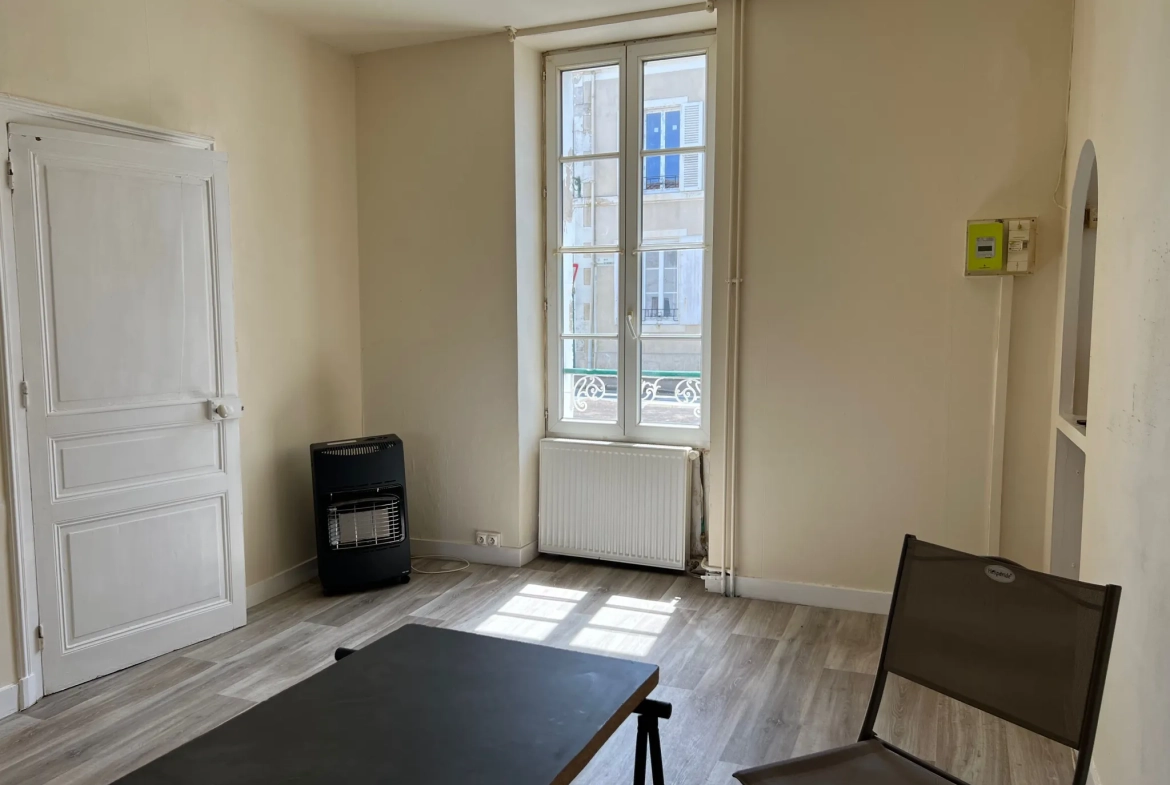 Maison en pierres à vendre à Sainte Hermine avec jardin et garage 