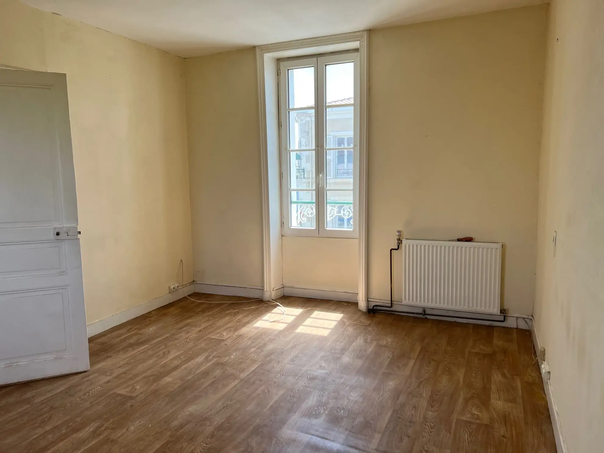 Maison en pierres à vendre à Sainte Hermine avec jardin et garage 