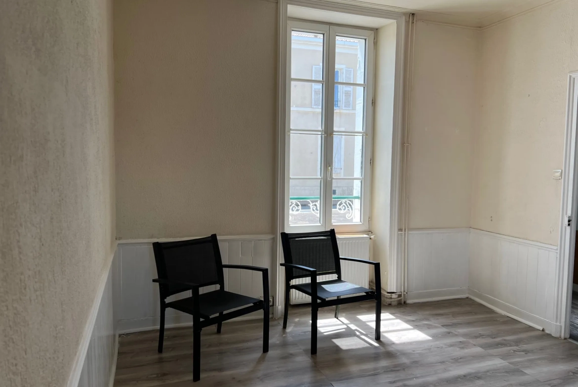 Maison en pierres à vendre à Sainte Hermine avec jardin et garage 