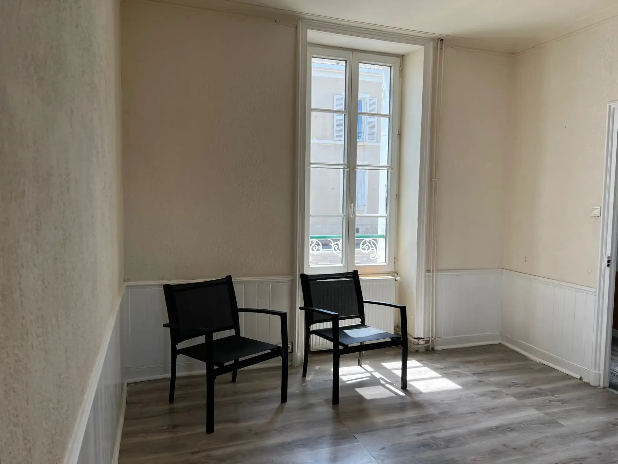Maison en pierres à vendre à Sainte Hermine avec jardin et garage 