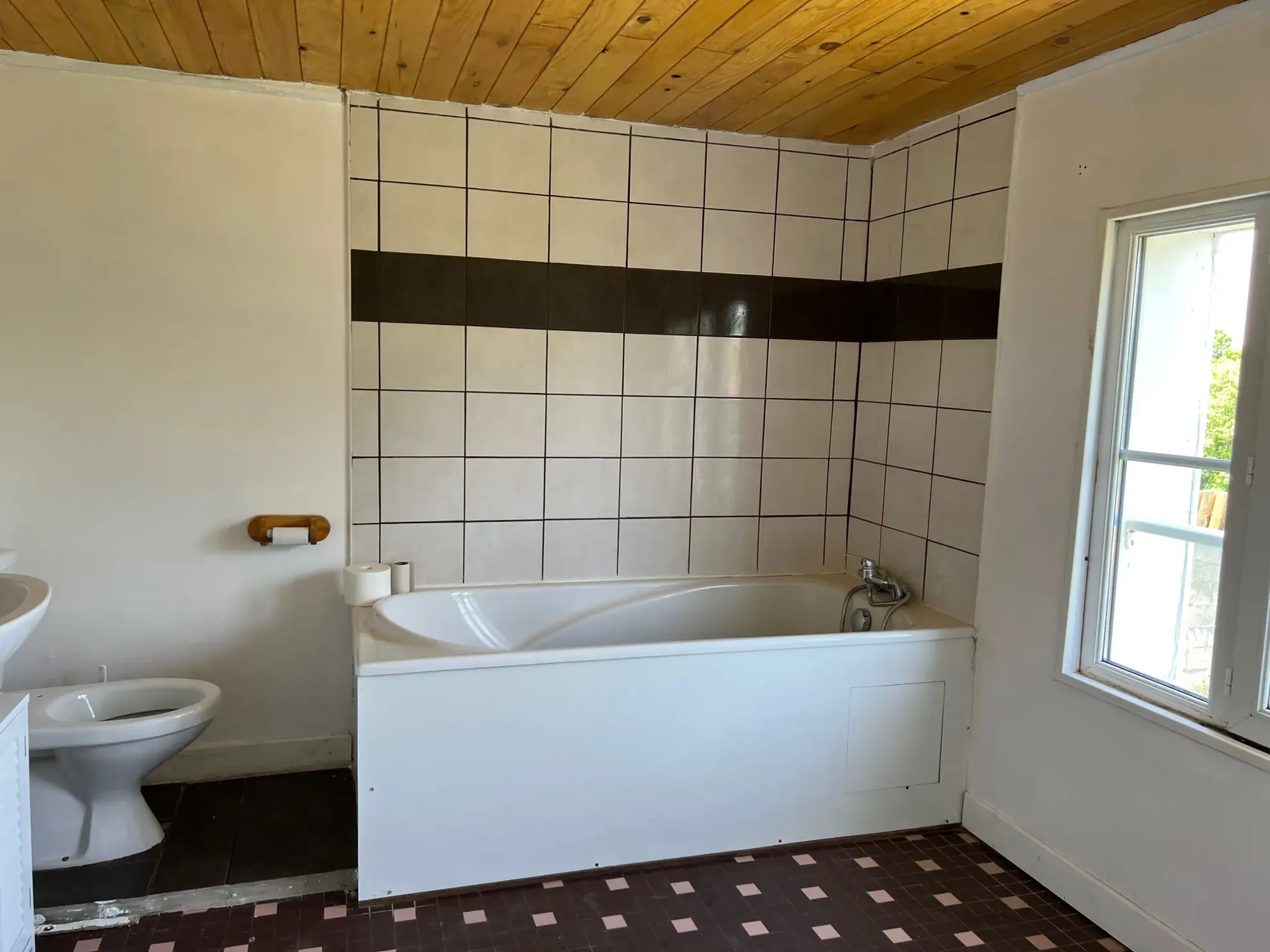 Maison en pierres à vendre à Sainte Hermine avec jardin et garage 