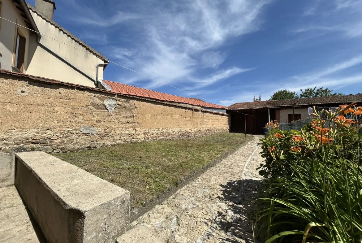 Charmante maison de village de 117m² avec dépendance à Saint-Just-la-Pendue 