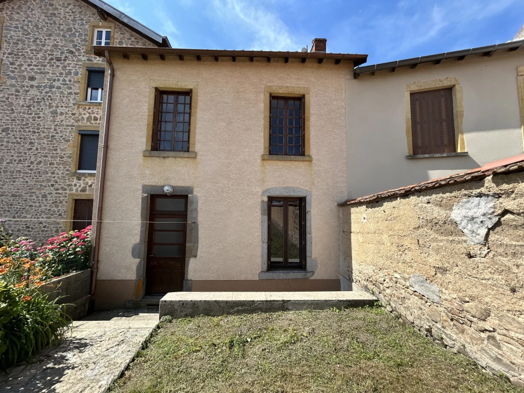 Charmante maison de village de 117m² avec dépendance à Saint-Just-la-Pendue