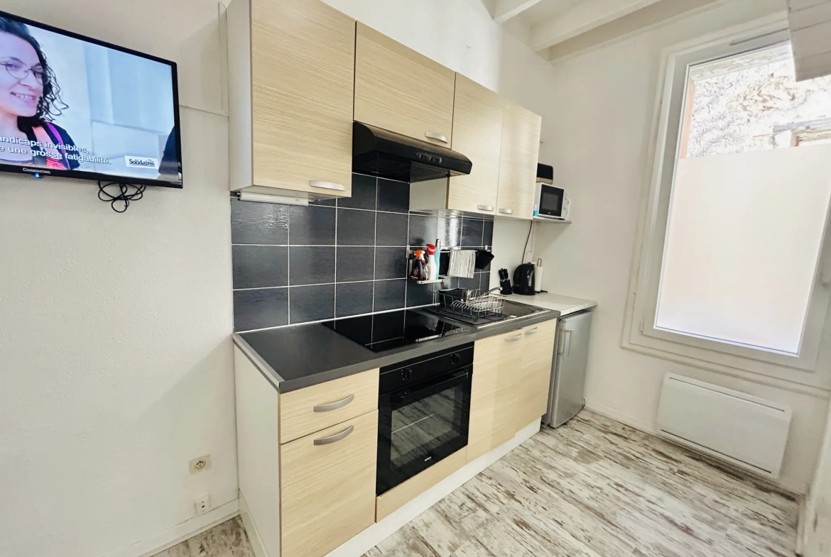 Studio rénové au centre-ville de Sète avec mezzanine et faible charges 