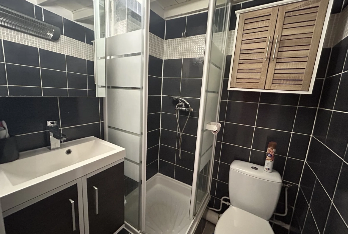 Studio rénové au centre-ville de Sète avec mezzanine et faible charges 
