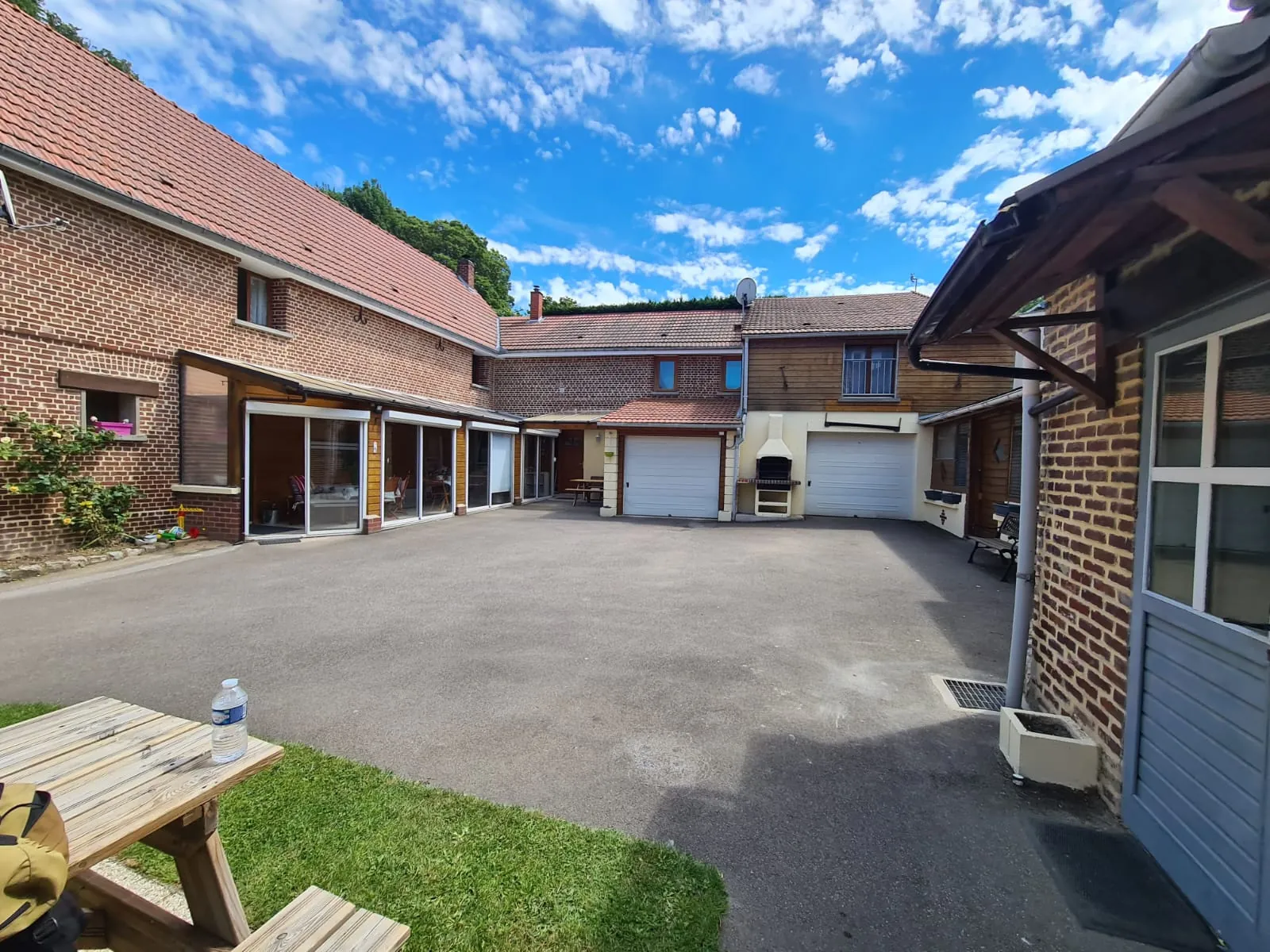 Ensemble immobilier avec maison et 2 gîtes à Ault, proche mer 
