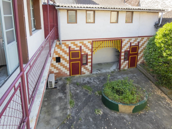 Charmante maison de village avec cour et potentiel à Mareuil, Dordogne