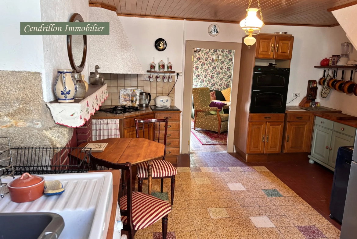 Maison de ville en pierres de 65 m² avec jardin exposé sud à Bourganeuf 
