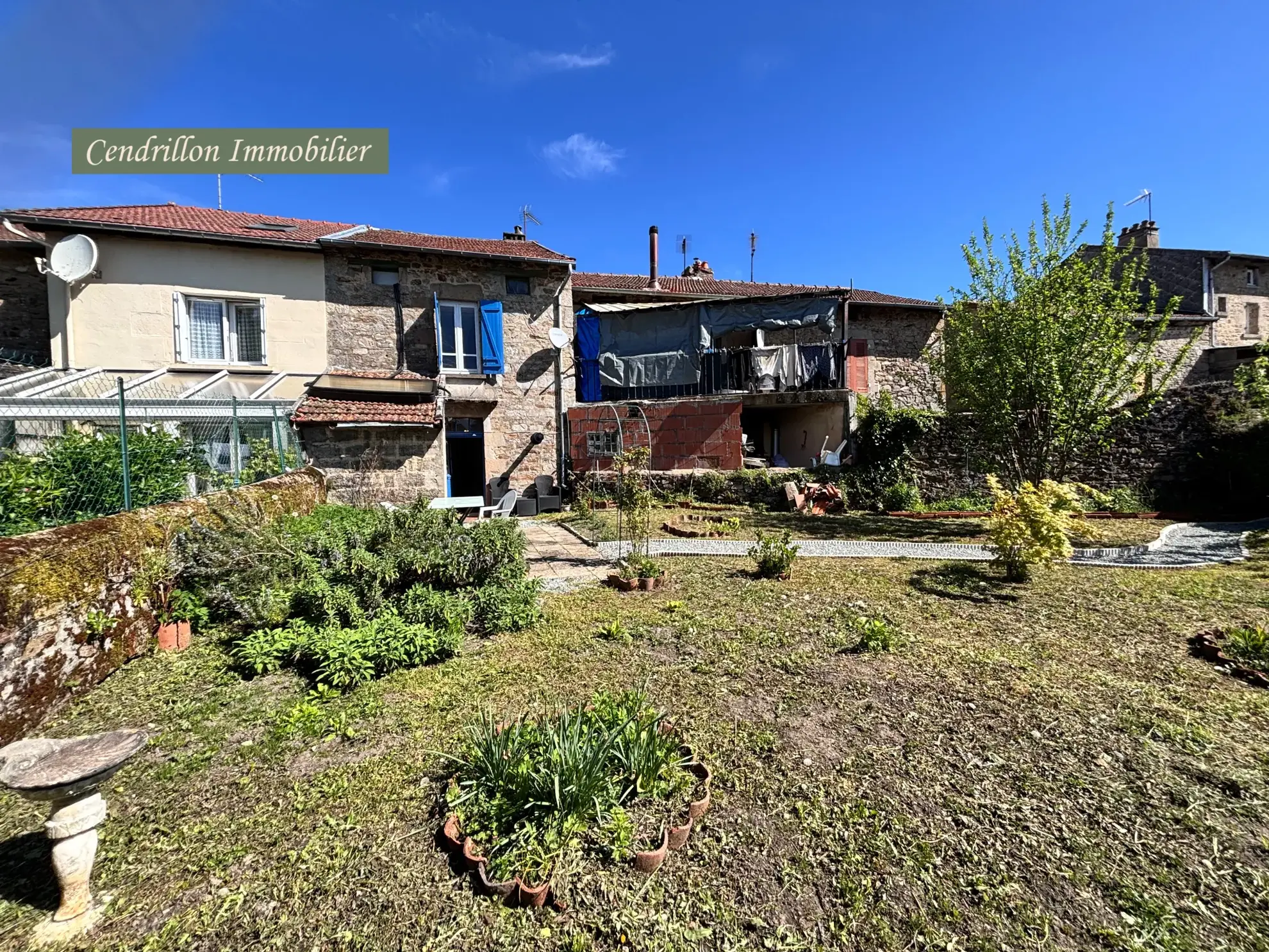 Maison de ville en pierres de 65 m² avec jardin exposé sud à Bourganeuf 