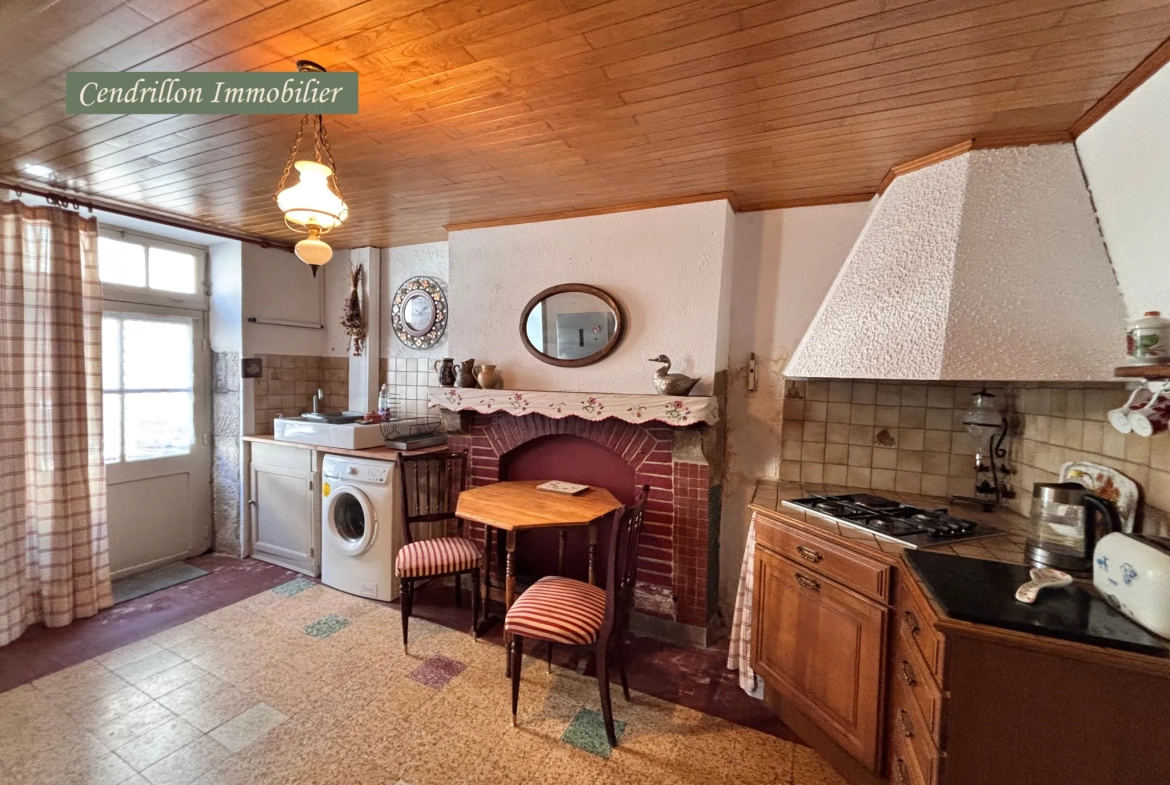 Maison de ville en pierres de 65 m² avec jardin exposé sud à Bourganeuf 