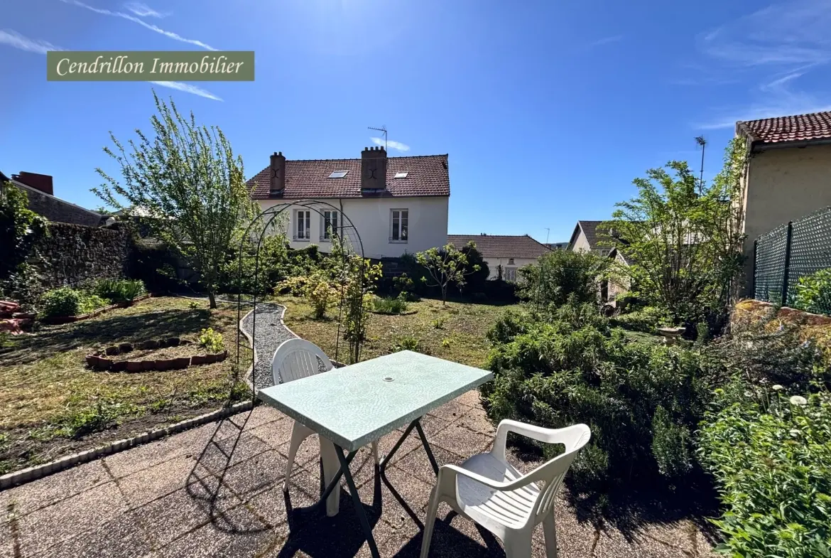 Maison de ville en pierres de 65 m² avec jardin exposé sud à Bourganeuf 