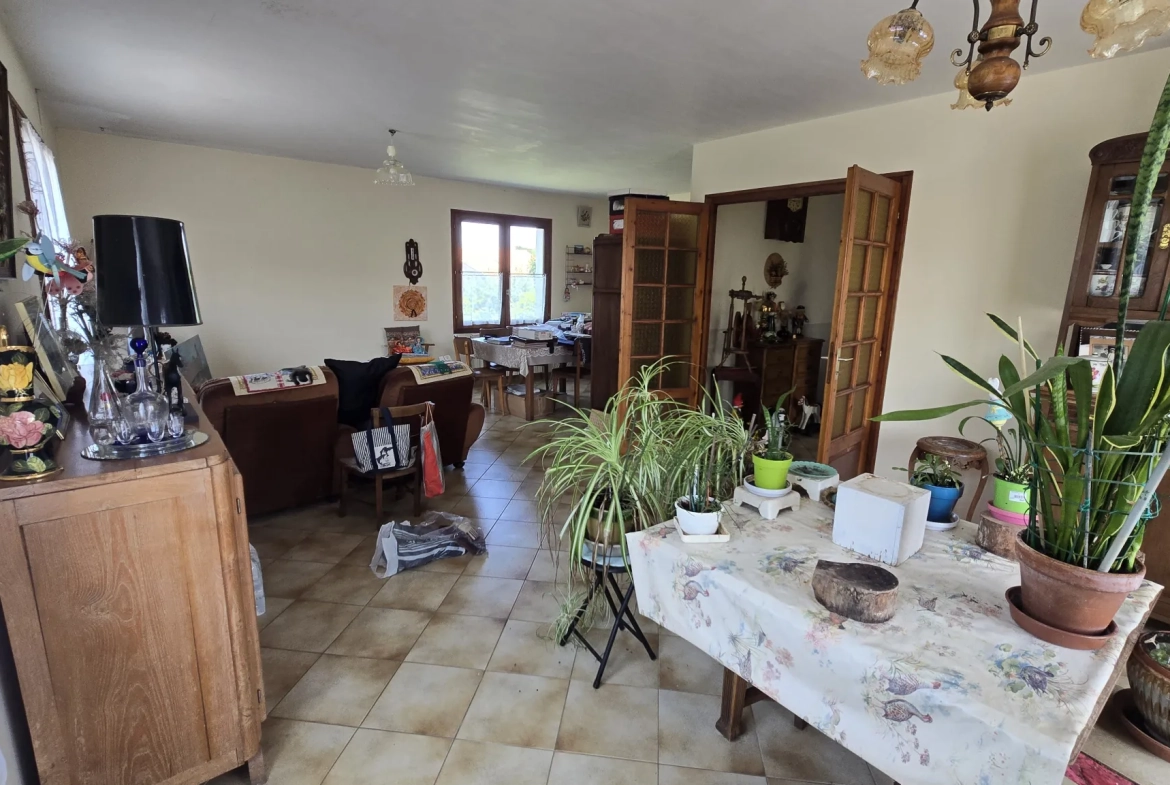 Maison à rafraîchir de plain-pied à Saint Jean de Liversay sur 1600 m² 