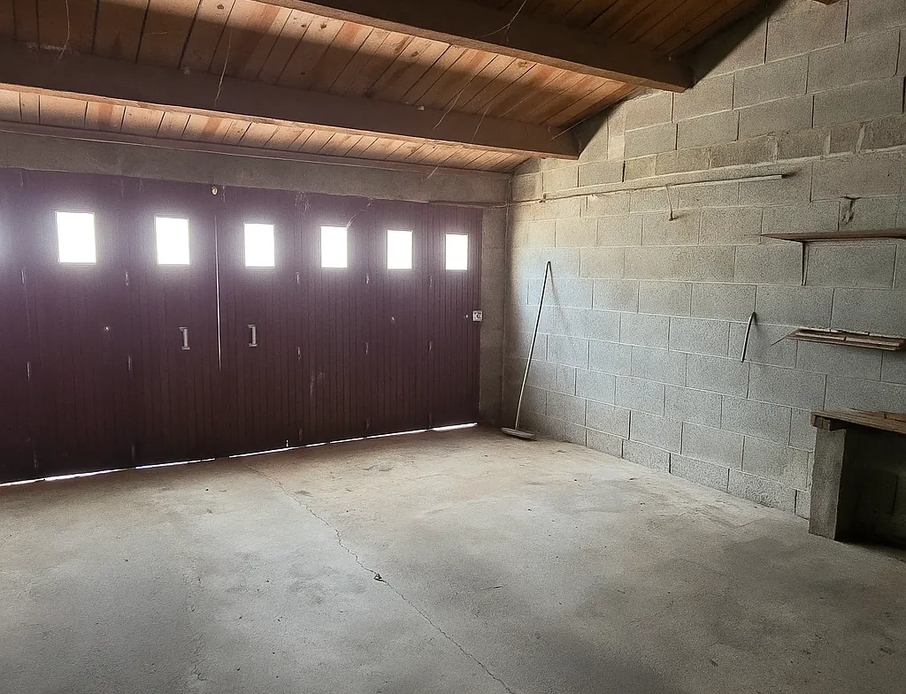 Maison à rafraîchir de plain-pied à Saint Jean de Liversay sur 1600 m² 